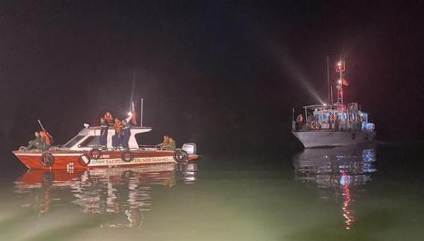 PM orders rapid search, rescue of helicopter crash victims ảnh 1 PM orders rapid search, rescue of helicopter crash victims ảnh 1