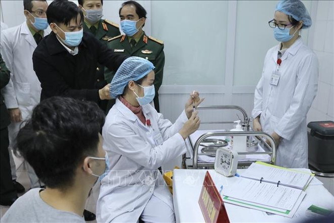 Vietnam completes first phase of Nano Covax human trials ảnh 1
