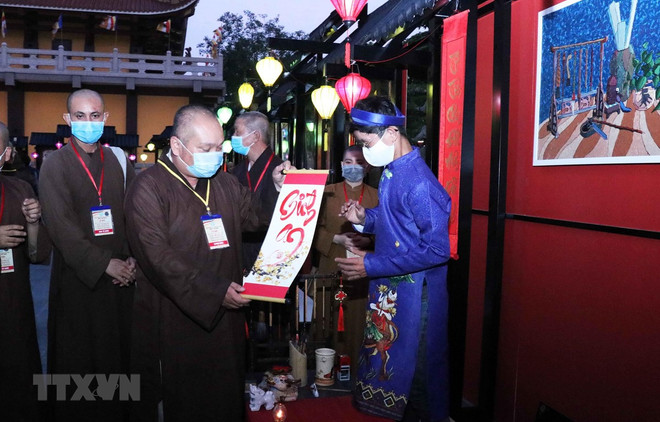 HCM City: Calligraphy festival hosted to welcome Year of Buffalo ảnh 1 HCM City: Calligraphy festival hosted to welcome Year of Buffalo ảnh 1