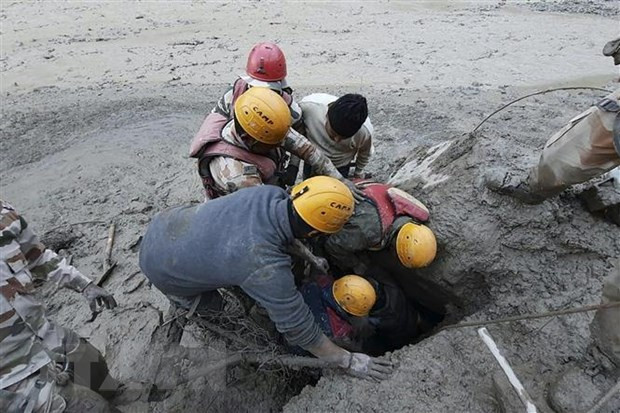 PM sends condolences to Indian counterpart over serious flood ảnh 1