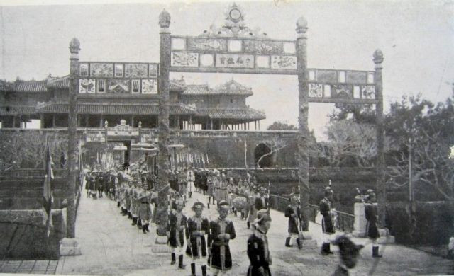 Temple of Literature displays photos of Tet during Nguyen Dynasty ảnh 1 Temple of Literature displays photos of Tet during Nguyen Dynasty ảnh 1