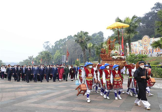 President offers incense in commemoration of Hung Kings ảnh 1 President offers incense in commemoration of Hung Kings ảnh 1