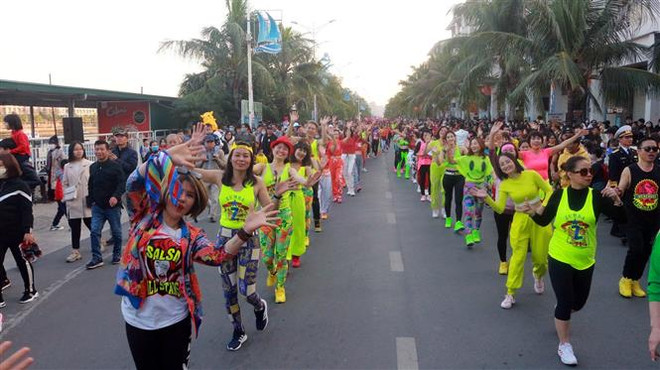 Thousands flock to Ha Long’s first-ever winter festival ảnh 2 Thousands flock to Ha Long’s first-ever winter festival ảnh 2