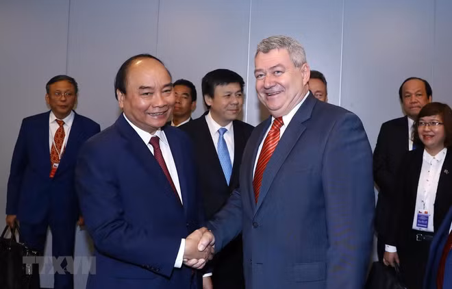 PM meets Communist Party of Bohemia and Moravia leader in Prague ảnh 1