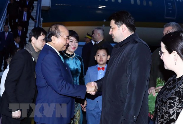 PM Nguyen Xuan Phuc begins official visit to Romania ảnh 2 PM Nguyen Xuan Phuc begins official visit to Romania ảnh 2