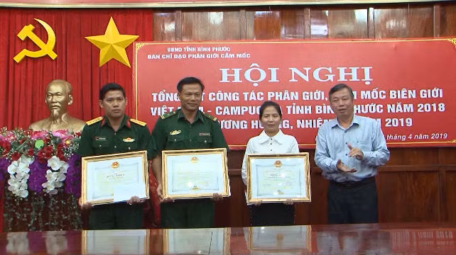 Binh Phuoc finishes building auxiliary border markers with Cambodia ảnh 1