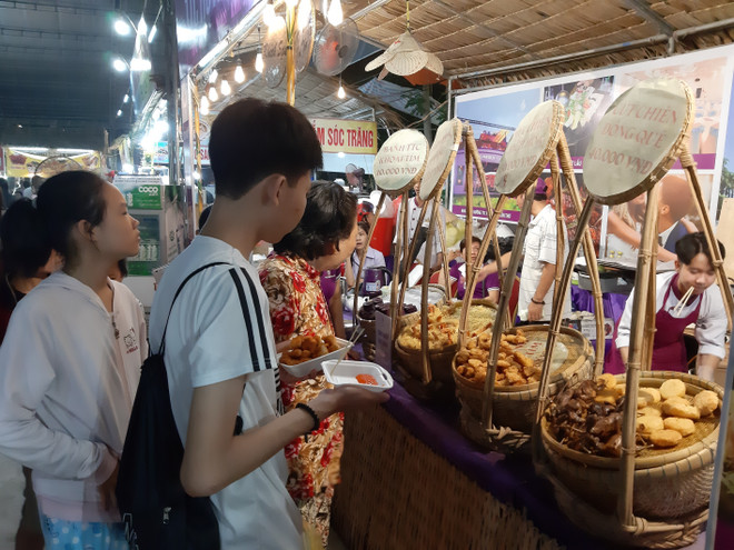 Southern cake festival attracts over 600,000 visitors ảnh 1