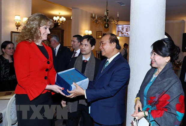 PM Nguyen Xuan Phuc seeks to boost local cooperation with Romania ảnh 1 PM Nguyen Xuan Phuc seeks to boost local cooperation with Romania ảnh 1