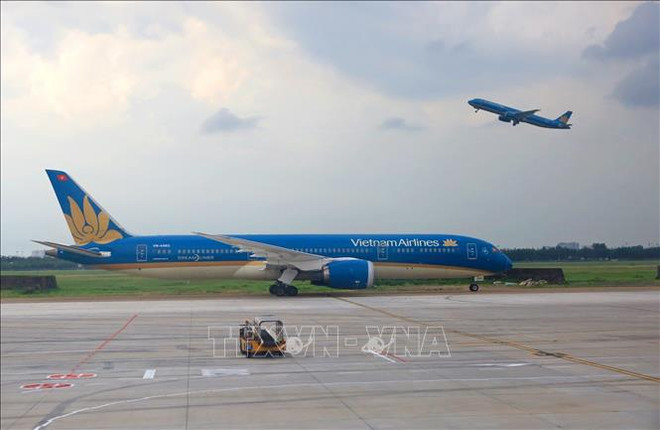 Vietnam Airlines resumes commercial flights with Malaysia ảnh 1