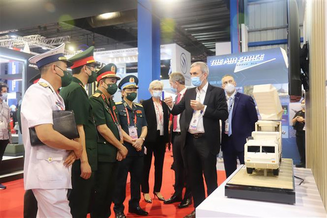 Vietnamese delegation meets Singapore Airshow’s organiser ảnh 4