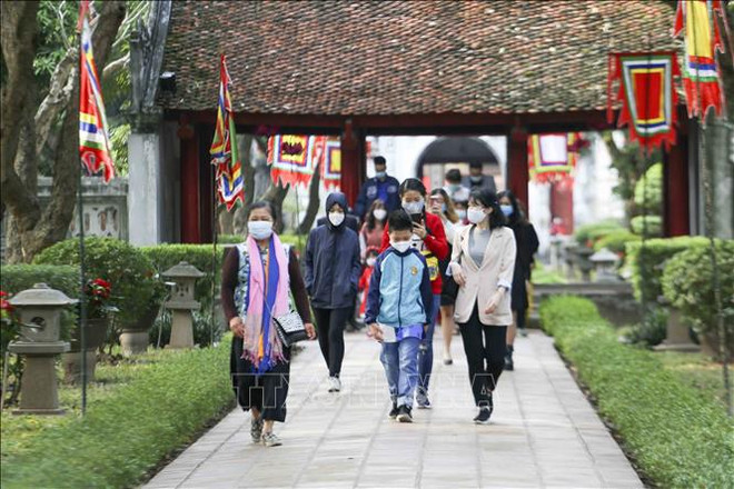 Hanoi expects to welcome 10 million tourists this year ảnh 2