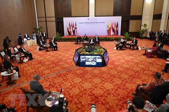 Vietnam calls for enhanced solidarity to build strong, resilient ASEAN Community ảnh 1