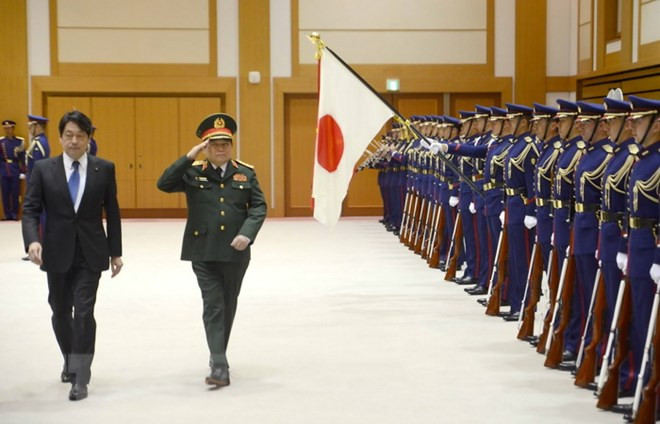 Vietnamese, Japanese defence ministers hold talks ảnh 1