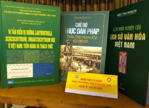 35 books win first National Book Awards ảnh 1