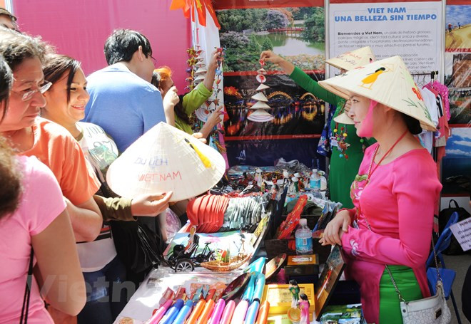 Vietnamese culture attracts visitors at int’l fair in Mexico ảnh 1