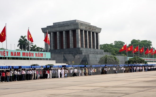Almost 51,000 people visit President Ho Chi Minh Mausoleum ảnh 1