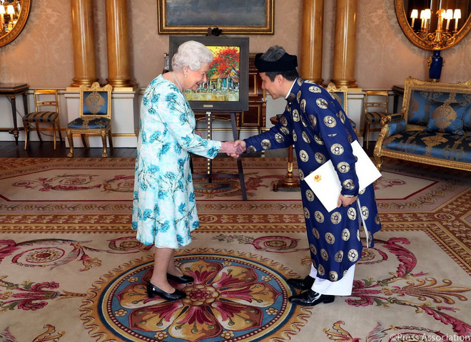 Vietnamese Ambassador to UK presents credentials ảnh 1 Vietnamese Ambassador to UK presents credentials ảnh 1