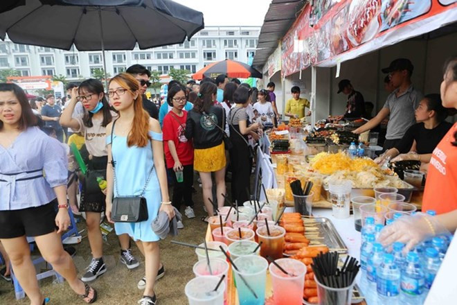 Tourists flock to Quang Ninh during four-day holidays ảnh 1 Tourists flock to Quang Ninh during four-day holidays ảnh 1