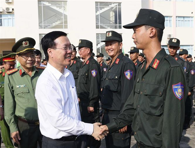 State leader extends Tet greetings to people, forces in Dong Thap ảnh 2