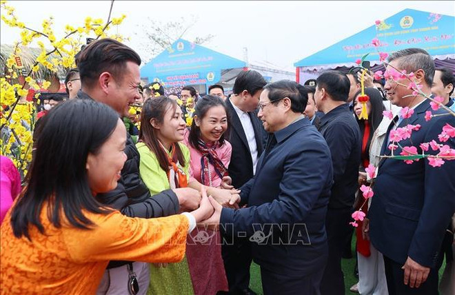Prime Minister presents Tet gifts to needy in Thanh Hoa province ảnh 1
