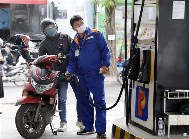 Petrol prices edge up on January 25 afternoon ảnh 1 Petrol prices edge up on January 25 afternoon ảnh 1