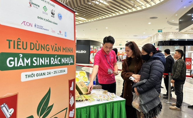 Campaign promotes smart consumption, plastic waste reduction ảnh 1 Campaign promotes smart consumption, plastic waste reduction ảnh 1