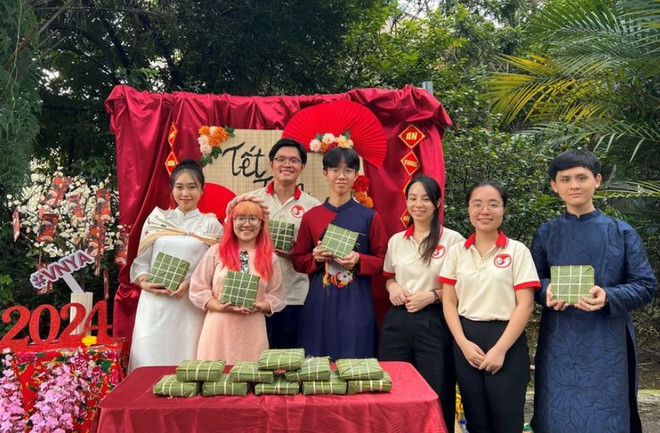 Vietnamese students in Singapore celebrate Tet ảnh 1