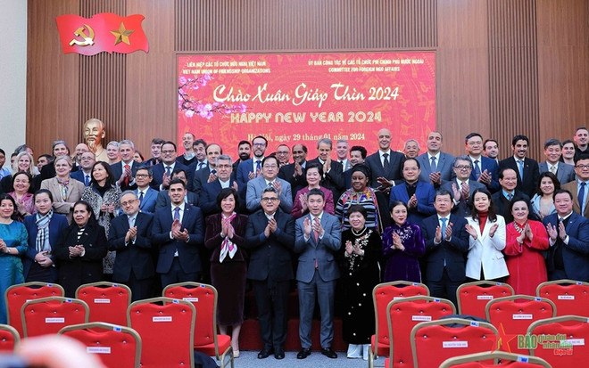 VUFO holds get-together on threshold of Lunar New Year festival ảnh 1
