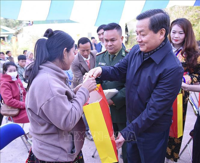 Deputy PM pays pre-Tet visit to Dien Bien province ảnh 1 Deputy PM pays pre-Tet visit to Dien Bien province ảnh 1