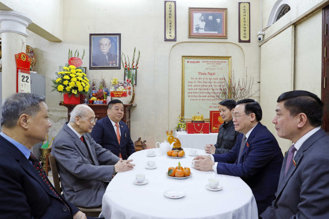 NA Chairman extends Tet greetings to families of late top legislators ảnh 2 NA Chairman extends Tet greetings to families of late top legislators ảnh 2