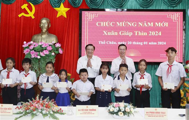 President pays pre-Tet visit to people, soldiers in Kien Giang ảnh 2 President pays pre-Tet visit to people, soldiers in Kien Giang ảnh 2