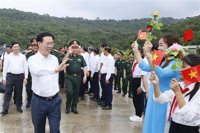President pays pre-Tet visit to people, soldiers in Kien Giang ảnh 1 President pays pre-Tet visit to people, soldiers in Kien Giang ảnh 1