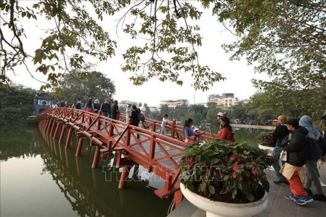 Tourism contributes significantly to socioeconomic recovery in 2023 ảnh 2