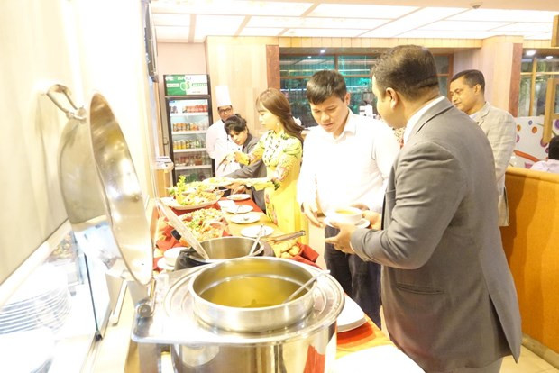 Vietnamese food fest in Bangladesh popular with visitors ảnh 1