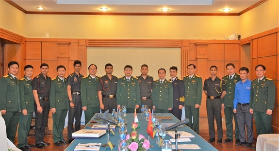 Vietnamese, India young officers enhance exchange ảnh 1