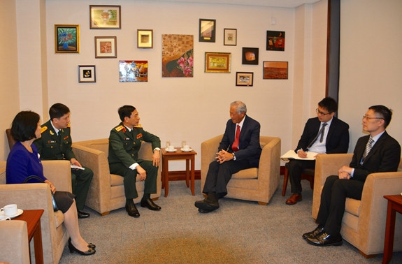 Vietnam, Singapore seek ways to foster defence ties ảnh 1