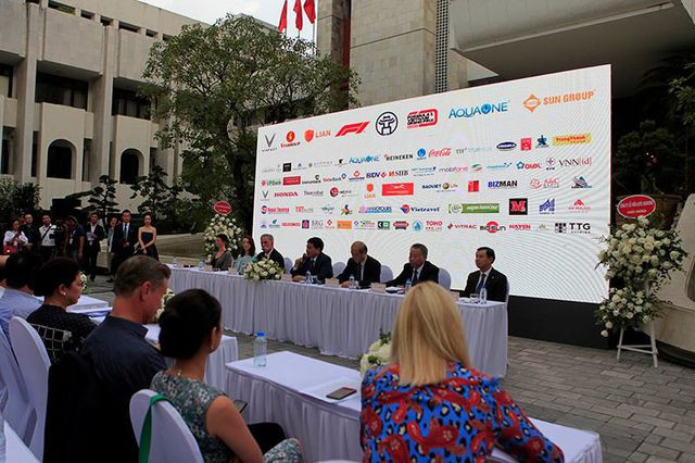 Hanoi steps up land clearance for F1 racing circuit ảnh 1