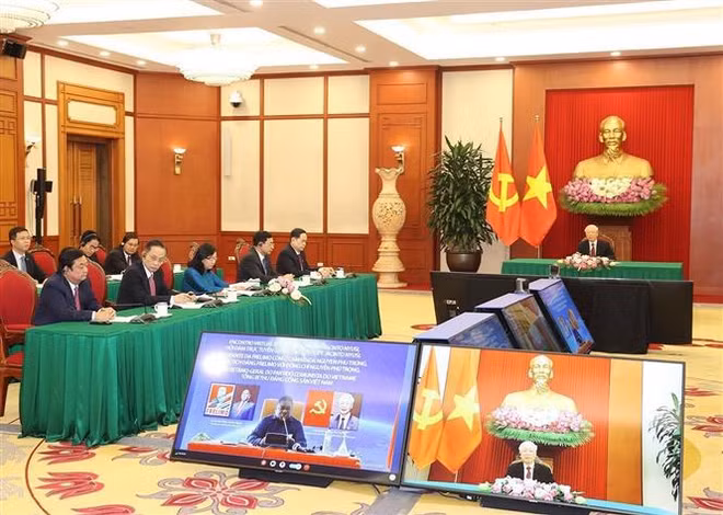 Vietnam prioritises developing ties with Mozambique: Party chief ảnh 1
