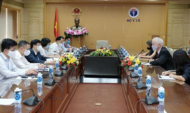 Vietnam hopes for more foreign support in accessing COVID-19 vaccines ảnh 1