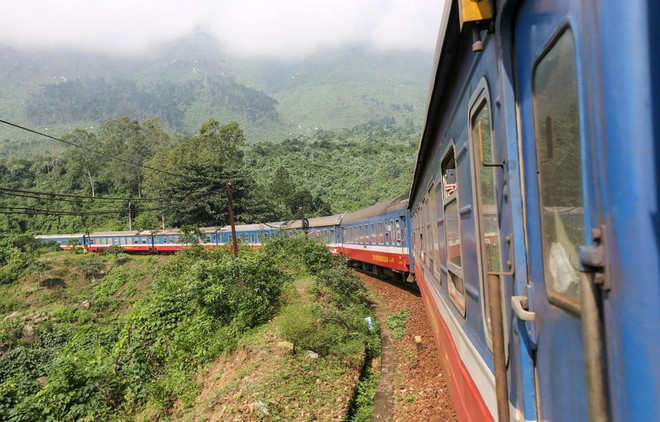 VNR faces difficulty due to drop in passengers ảnh 1