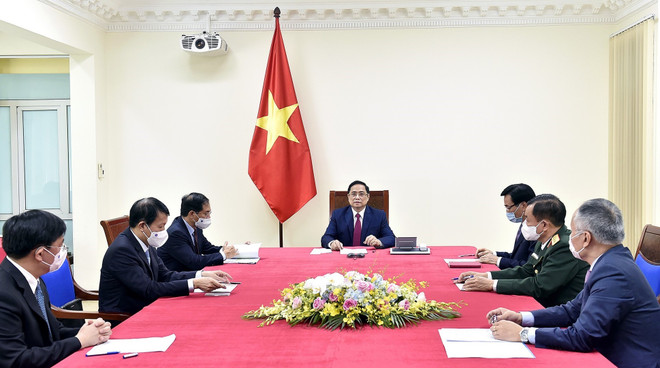 Vietnam gives top priority to developing relations with China: PM ảnh 1