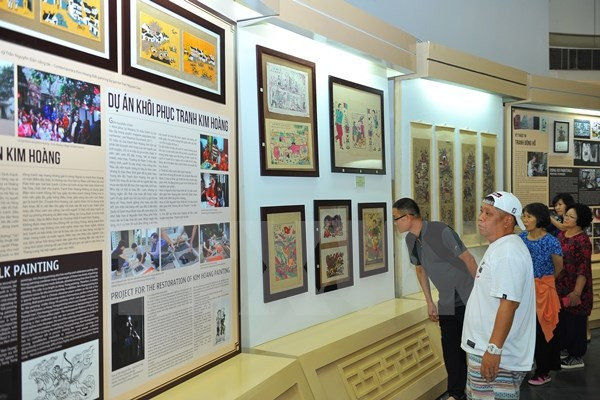 Modern life challenges preservation of folk painting genres ảnh 1