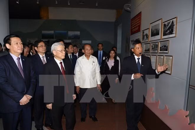 Party chief’s Laos visit helps push time-honoured relations: official ảnh 1