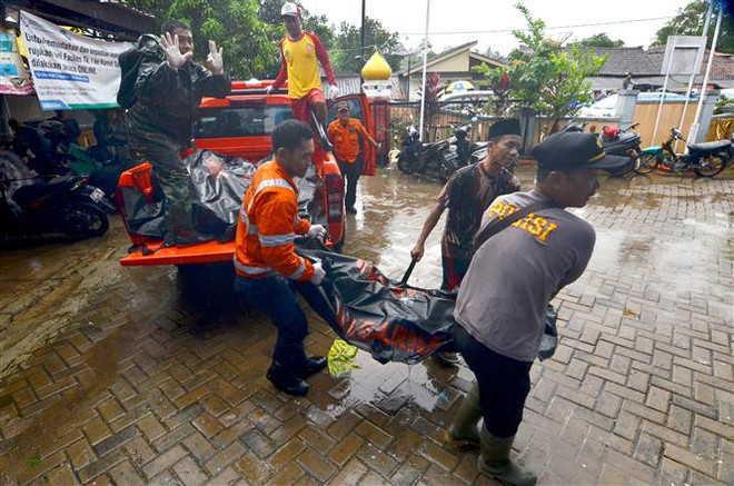 At least 168 people die in Indonesia tsunami ảnh 1