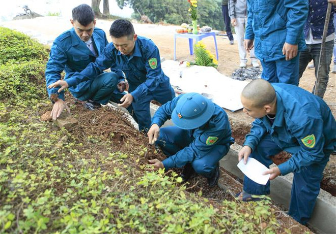 Soldiers’ remains, explosives discovered in Dien Bien ảnh 1