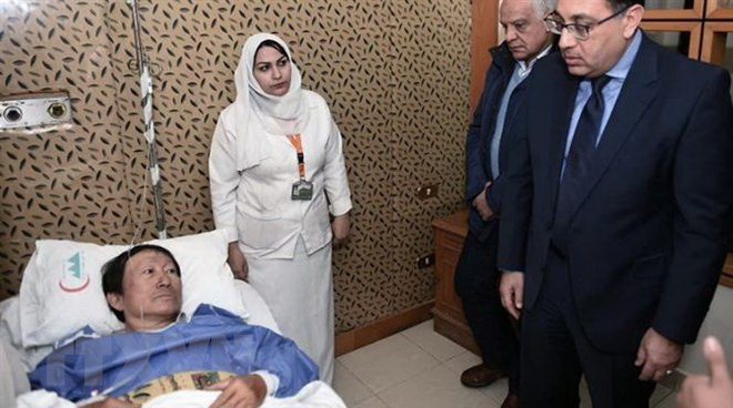 Egyptian PM visits injured Vietnamese tourists in roadside bomb ảnh 1 Egyptian PM visits injured Vietnamese tourists in roadside bomb ảnh 1