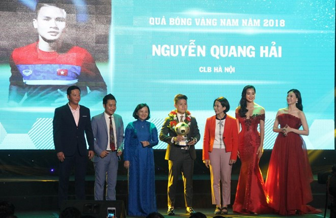 Vietnamese outstanding footballers in 2018 honoured ảnh 1