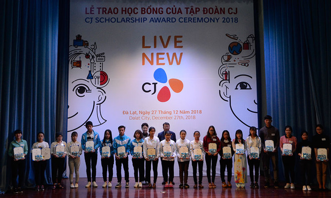 Korean group offers scholarships to students in Lam Dong ảnh 1