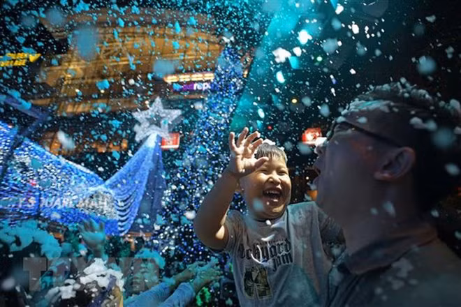 Singapore engulfed in X’mas festive air ảnh 1