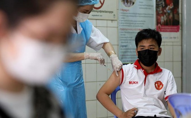 Cambodia begins vaccinations for children aged 12-17 ảnh 1